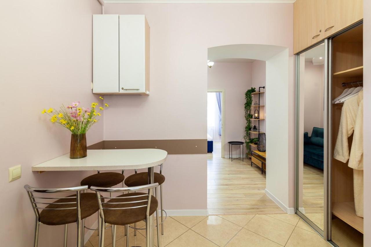 Avangard Magnus Apartment Lviv Bagian luar foto